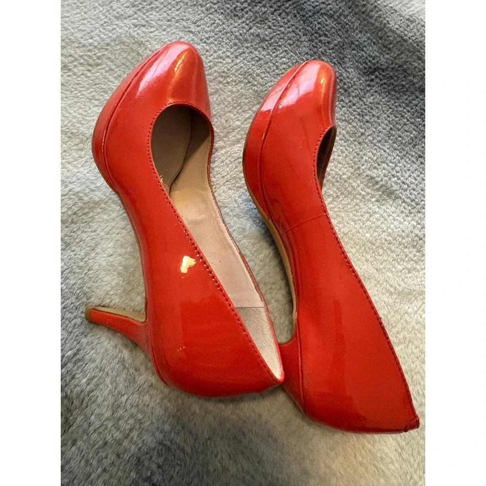 Vince Camuto Womens Coral Orange Patent Leather Pumps Almond‎ Toe Heel Size 4.5
